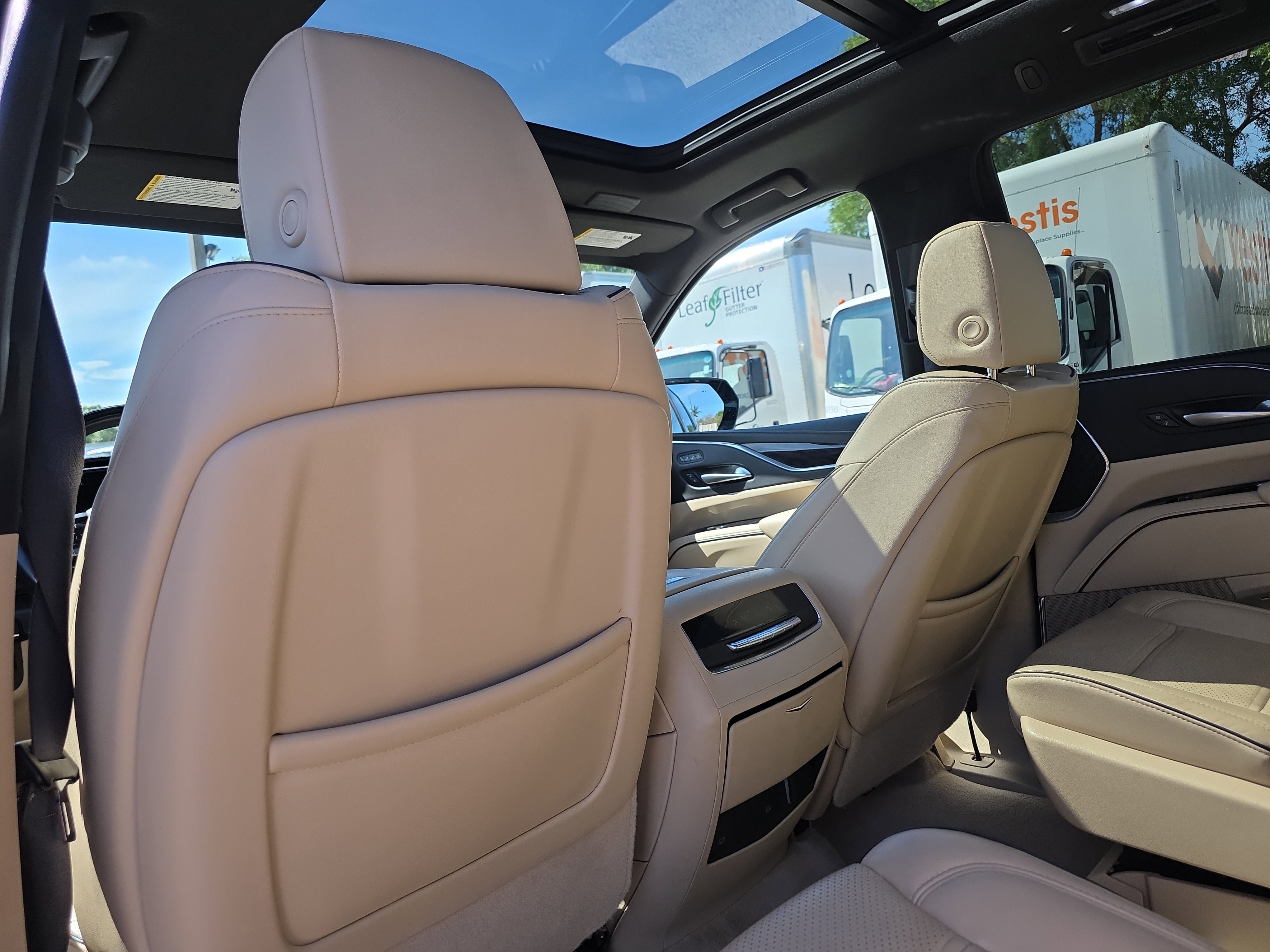 Used 2023 Cadillac Escalade Premium Luxury w/ Performance Package AWD/4WD image 17