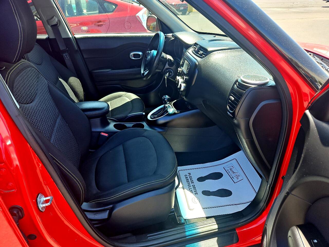 Used 2016 Kia Soul + image 10