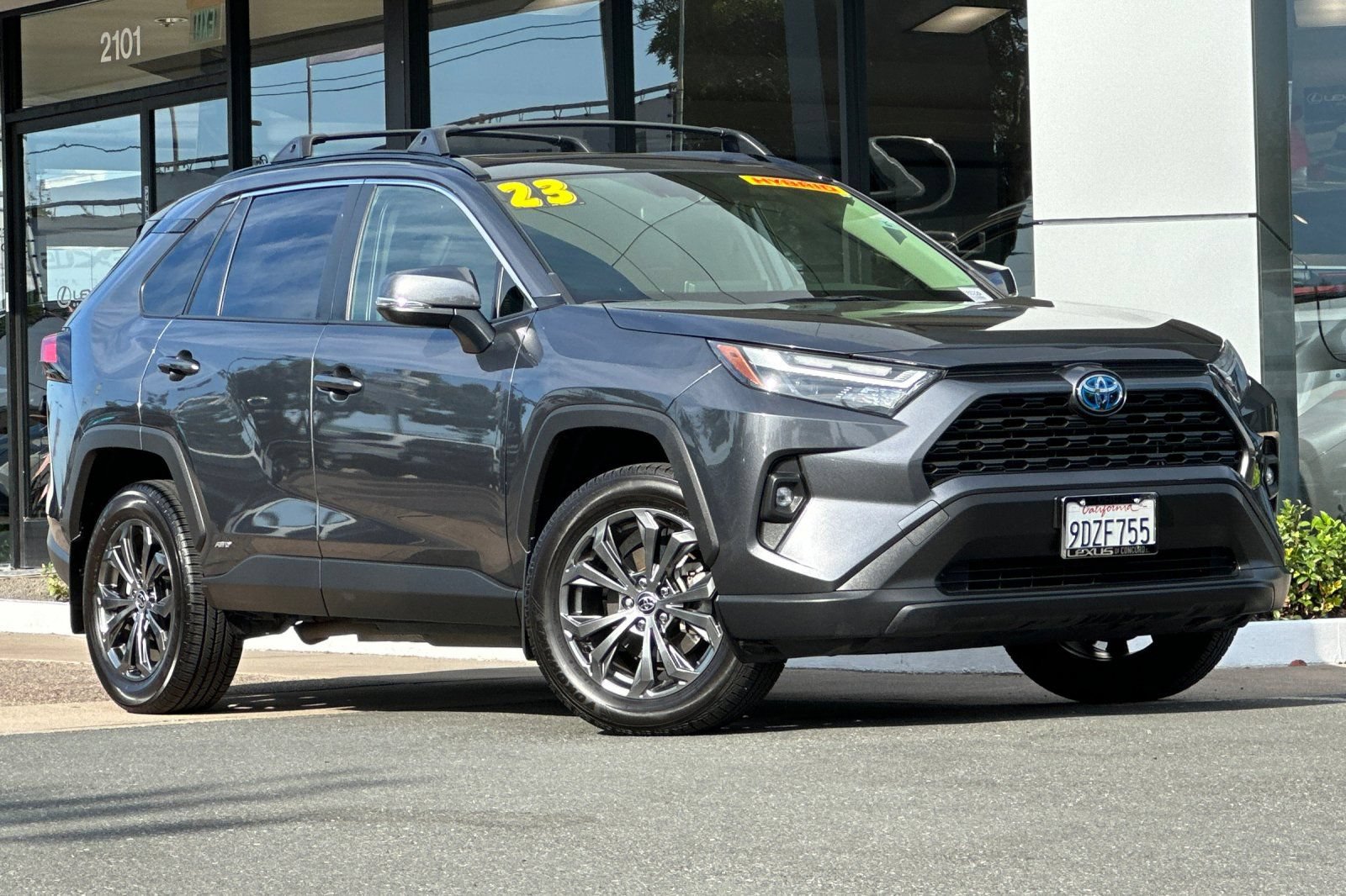 Used 2023 Toyota RAV4 XLE Premium AWD/4WD image 2