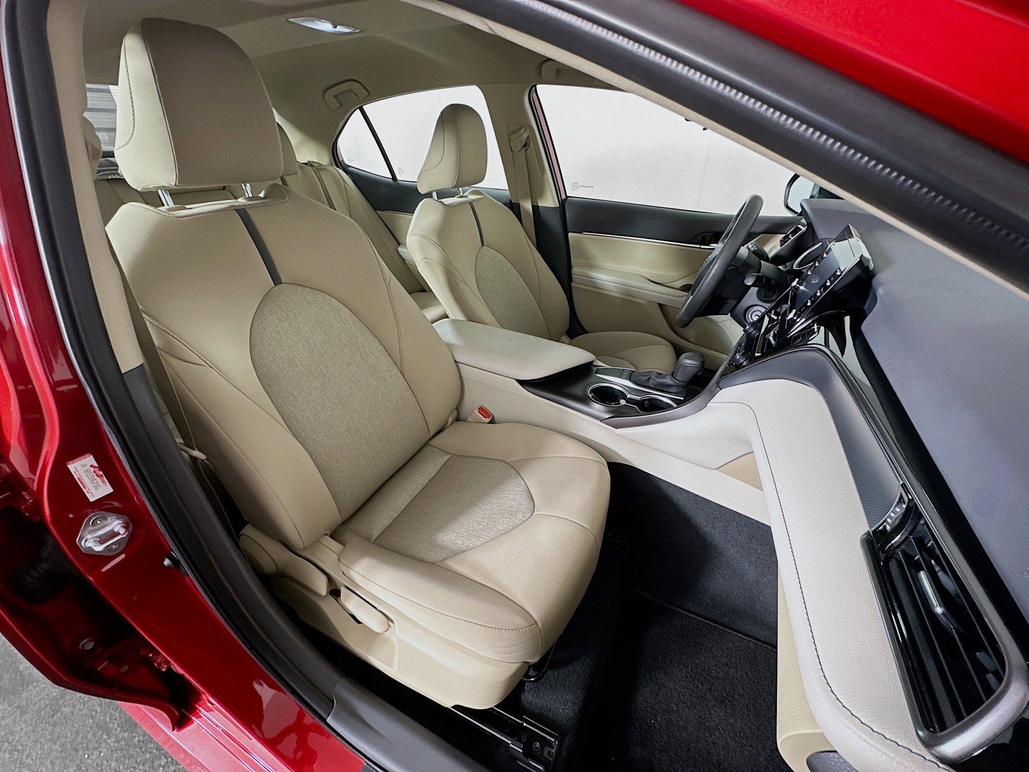 Used 2023 Toyota Camry LE image 29