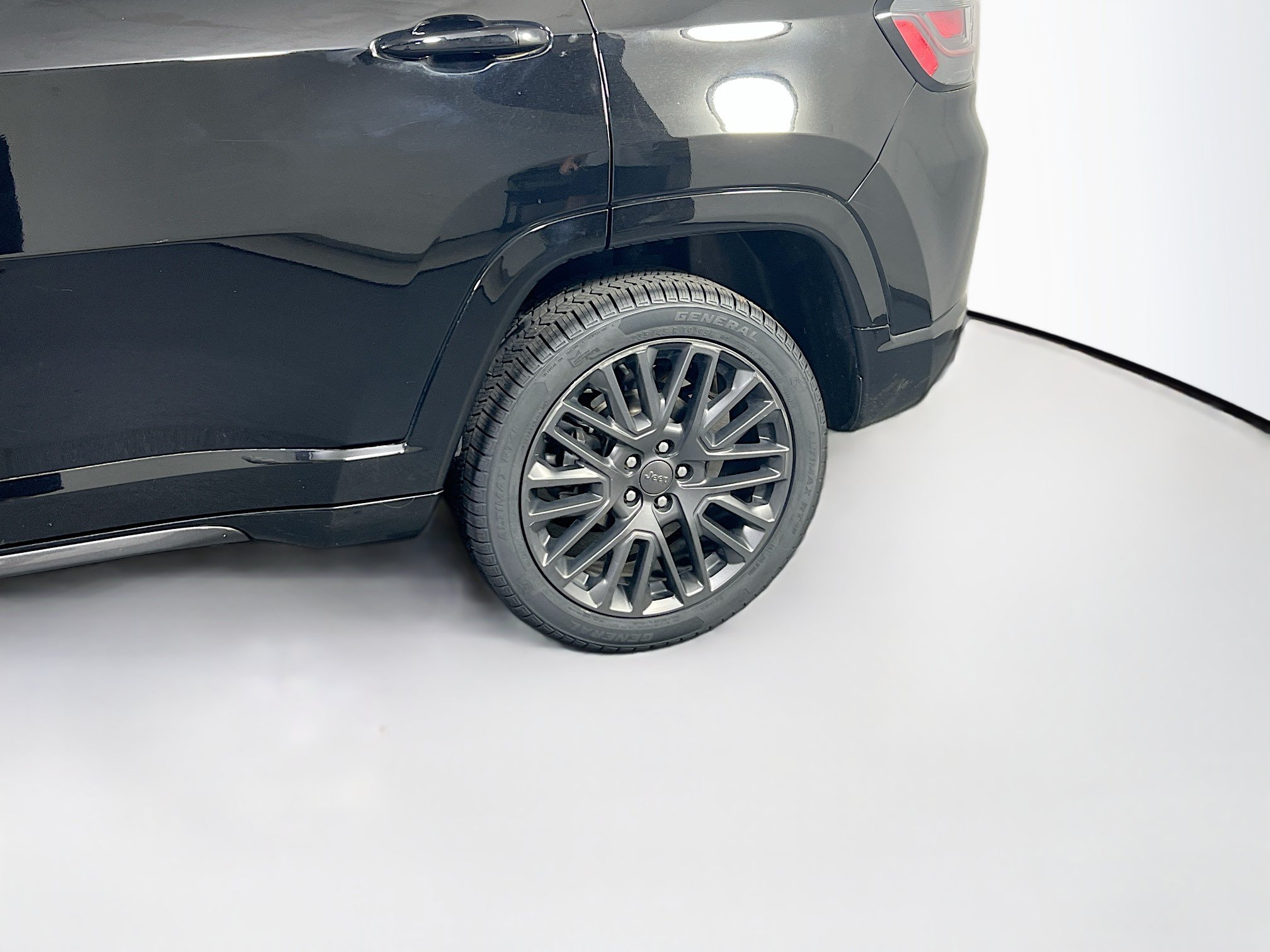 Used 2022 Jeep Compass High Altitude AWD/4WD image 30