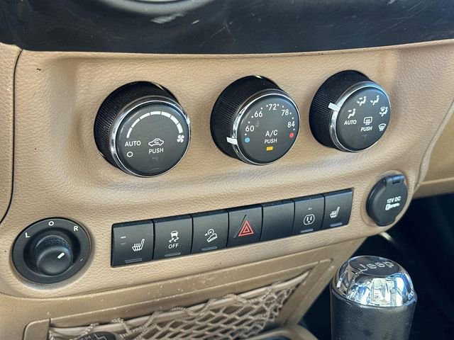 Used 2016 Jeep Wrangler Unlimited Rubicon w/ Connectivity Group image 33