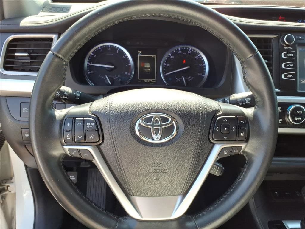 Used 2019 Toyota Highlander SE w/ Nightshade Edition image 26