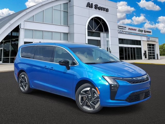 New 2027 Chrysler Pacifica Limited AWD/4WD image 1