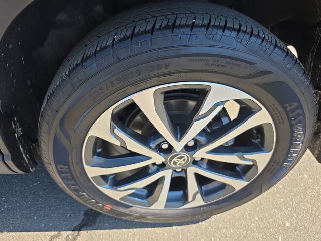 Used 2024 Toyota Corolla Cross XLE w/ Convenience Package image 43