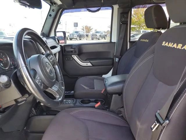 Used 2014 Jeep Wrangler Unlimited Sahara w/ Connectivity Group image 19