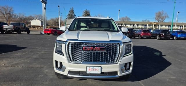 Used 2024 GMC Yukon Denali w/ Advanced Technology Package AWD/4WD image 2