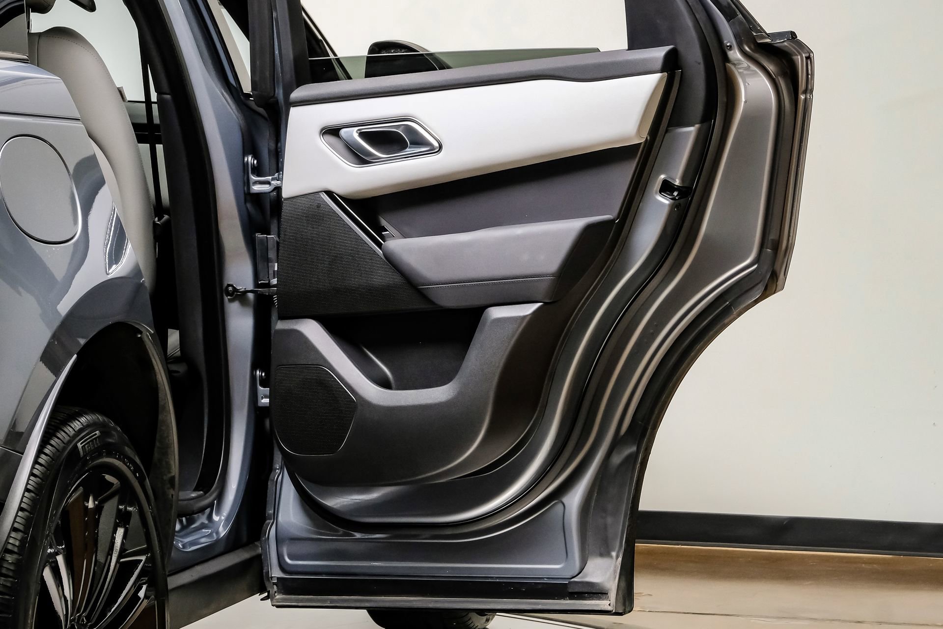 Used 2024 Land Rover Range Rover Velar Dynamic SE image 48