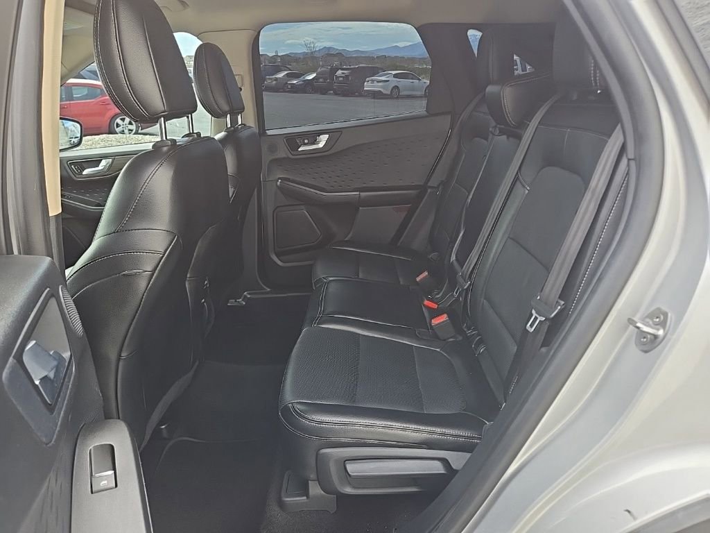 Used 2020 Ford Escape Titanium image 40