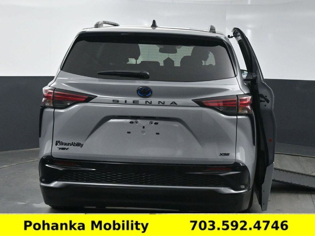 Used 2025 Toyota Sienna XSE image 22