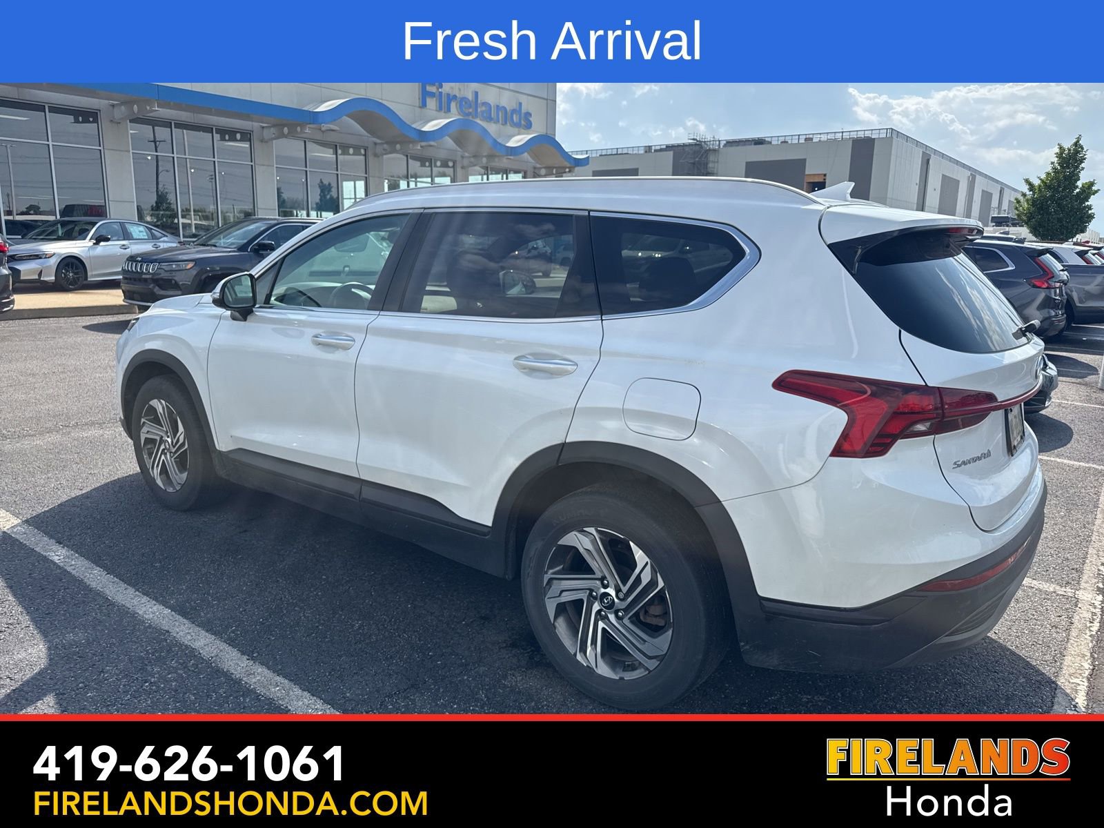 Used 2023 Hyundai Santa Fe SEL FWD image 3