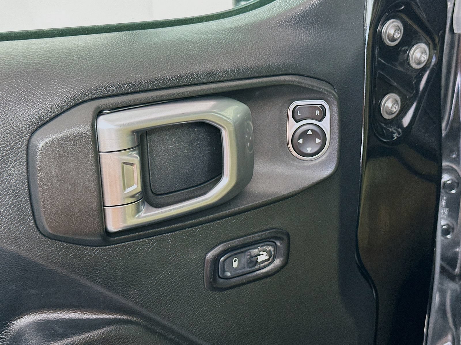 Used 2018 Jeep Wrangler Unlimited Sport S AWD/4WD image 17