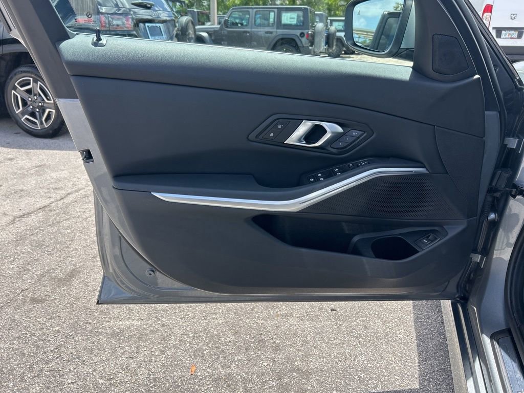 Used 2025 BMW 330i xDrive Sedan w/ Convenience Package image 32