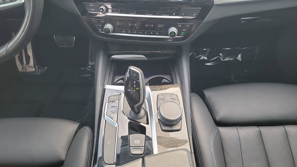 Used 2020 BMW 540i w/ M Sport Package RWD image 18
