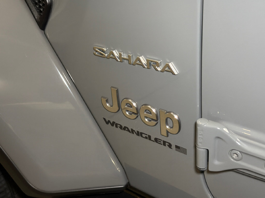 Used 2023 Jeep Wrangler Unlimited Sahara w/ Safety Group AWD/4WD image 17