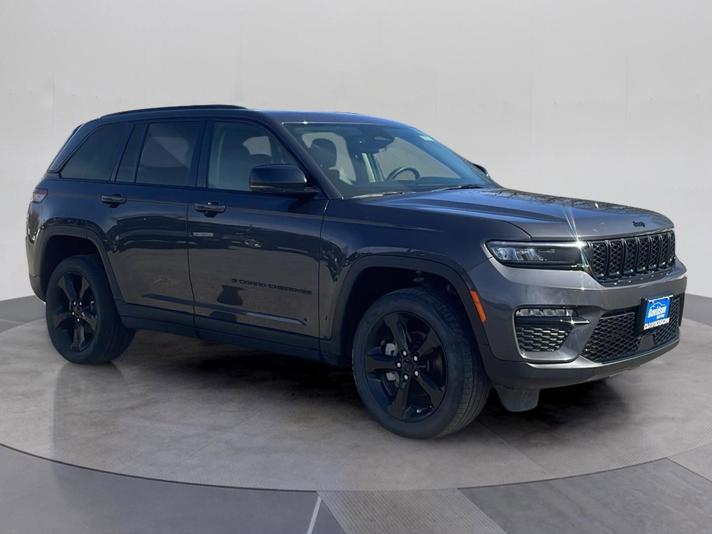 Used 2023 Jeep Grand Cherokee Limited w/ Black Appearance Package AWD/4WD image 9