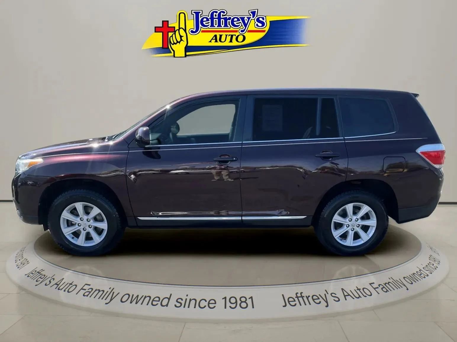 Used 2013 Toyota Highlander FWD w/ Cold Weather Pkg image 2