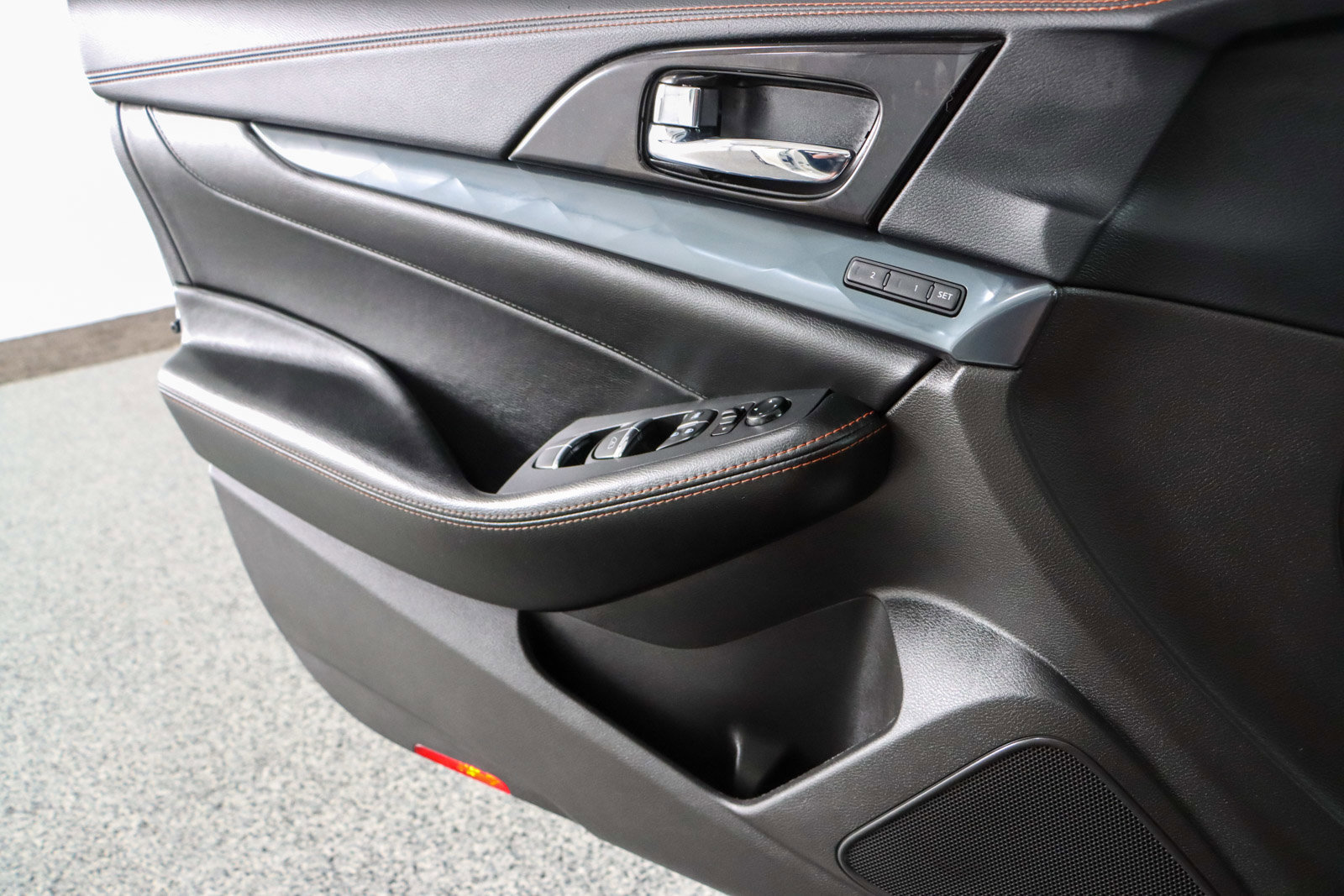 Used 2023 Nissan Maxima SR w/ Sport Mat Group FWD image 23