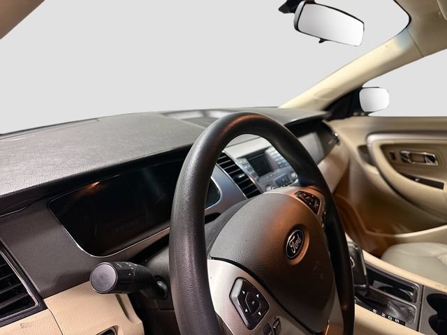Used 2017 Ford Taurus SE FWD image 10