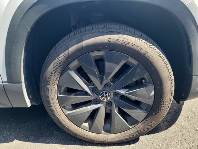 Used 2022 Volkswagen Taos S FWD image 2