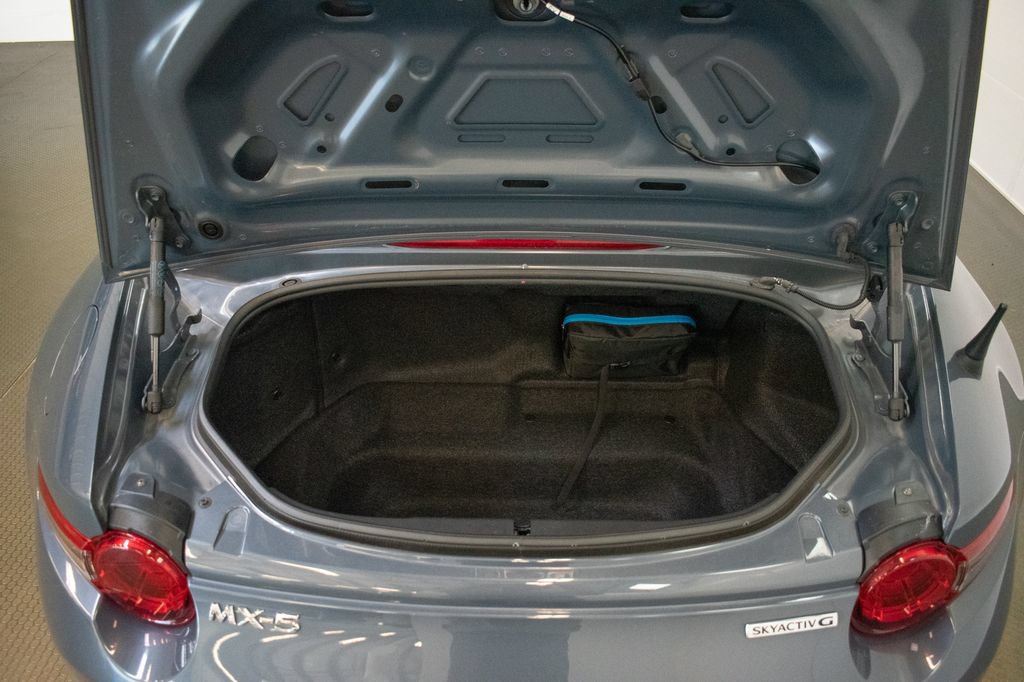 Used 2021 MAZDA MX-5 Miata Club RWD image 21
