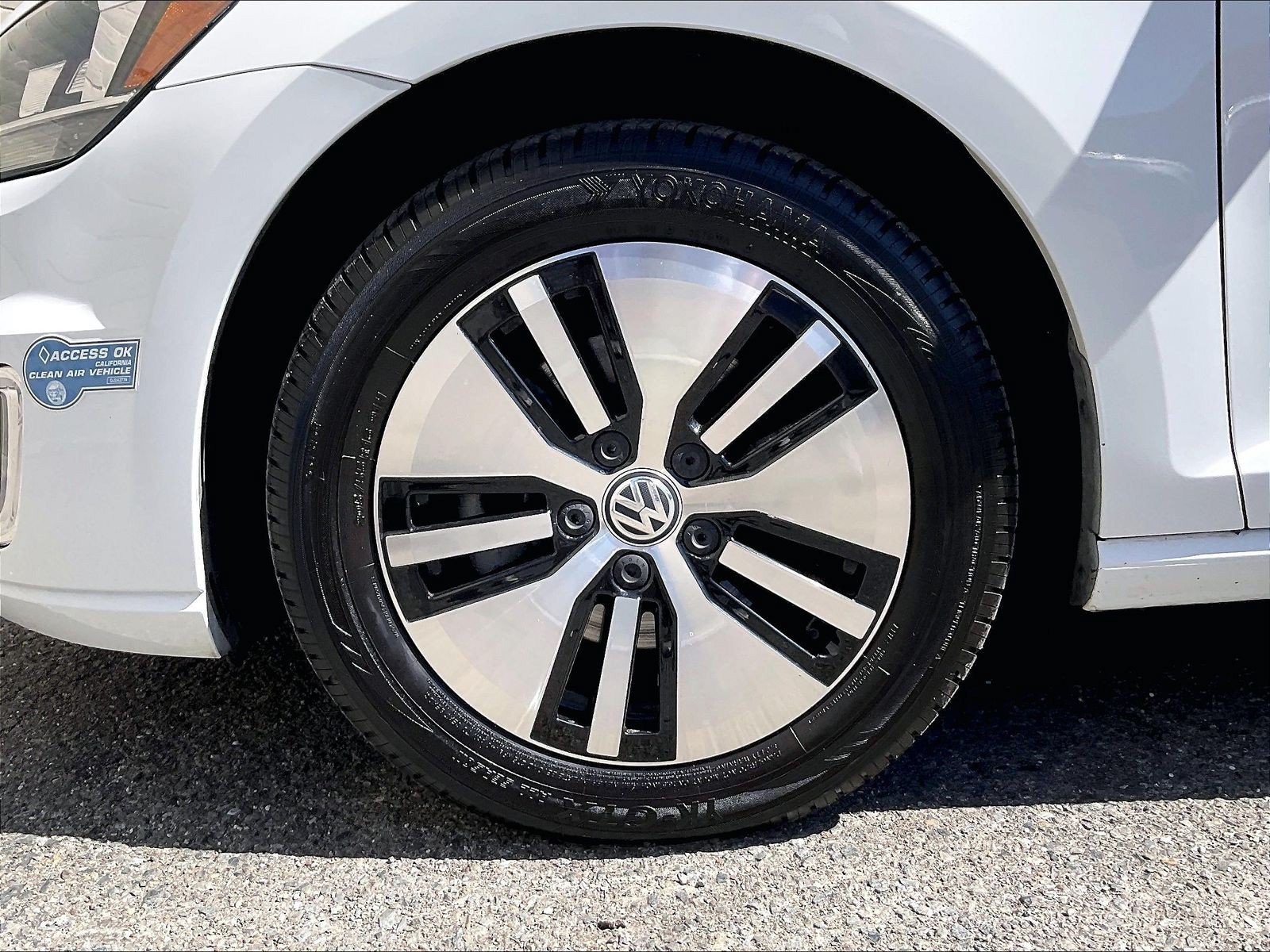 Used 2018 Volkswagen e-Golf SE FWD image 8