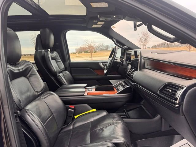 Used 2019 Lincoln Navigator L Reserve AWD/4WD image 22