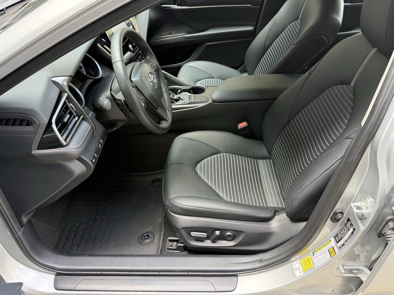 Used 2024 Toyota Camry SE FWD image 16