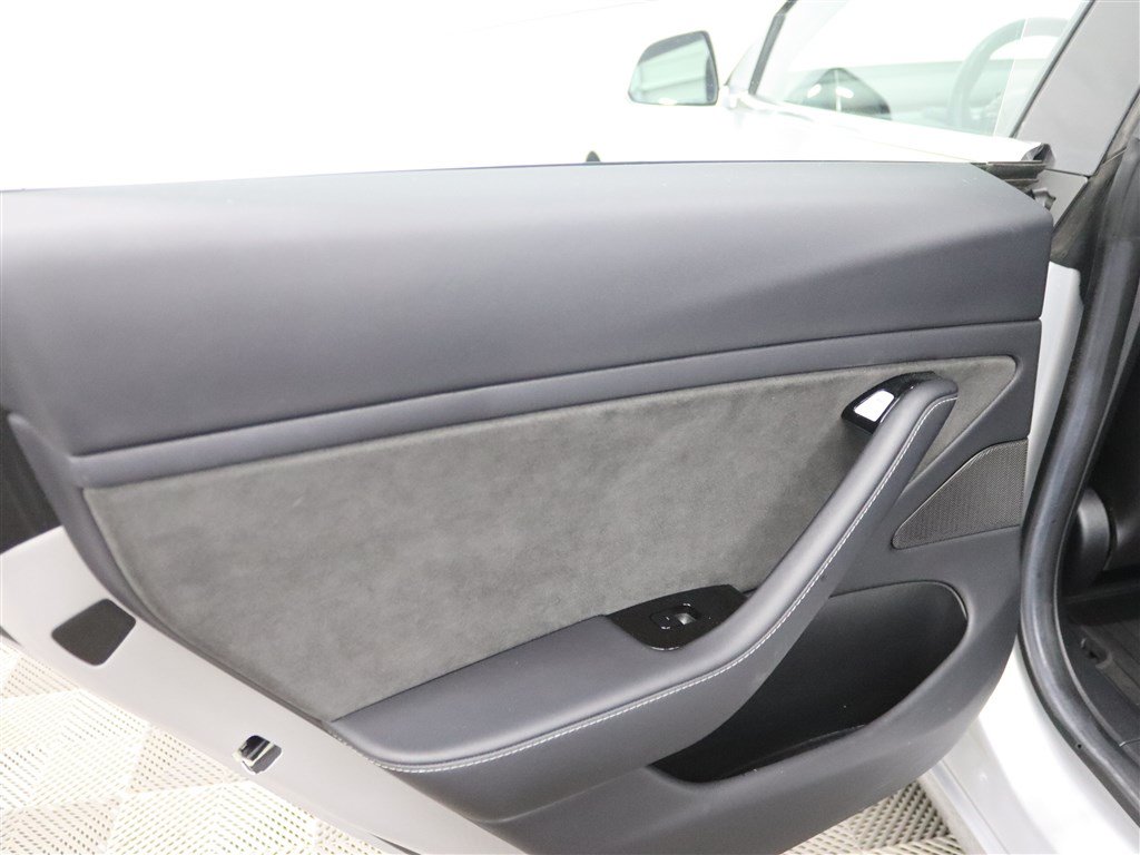 Used 2018 Tesla Model 3 Long Range RWD image 18