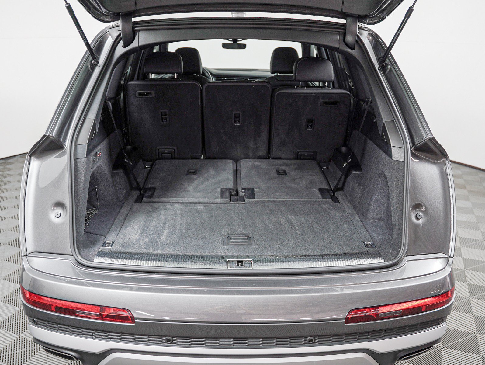 Certified 2025 Audi Q7 3.0T Premium Plus w/ Premium Plus Package AWD/4WD image 8