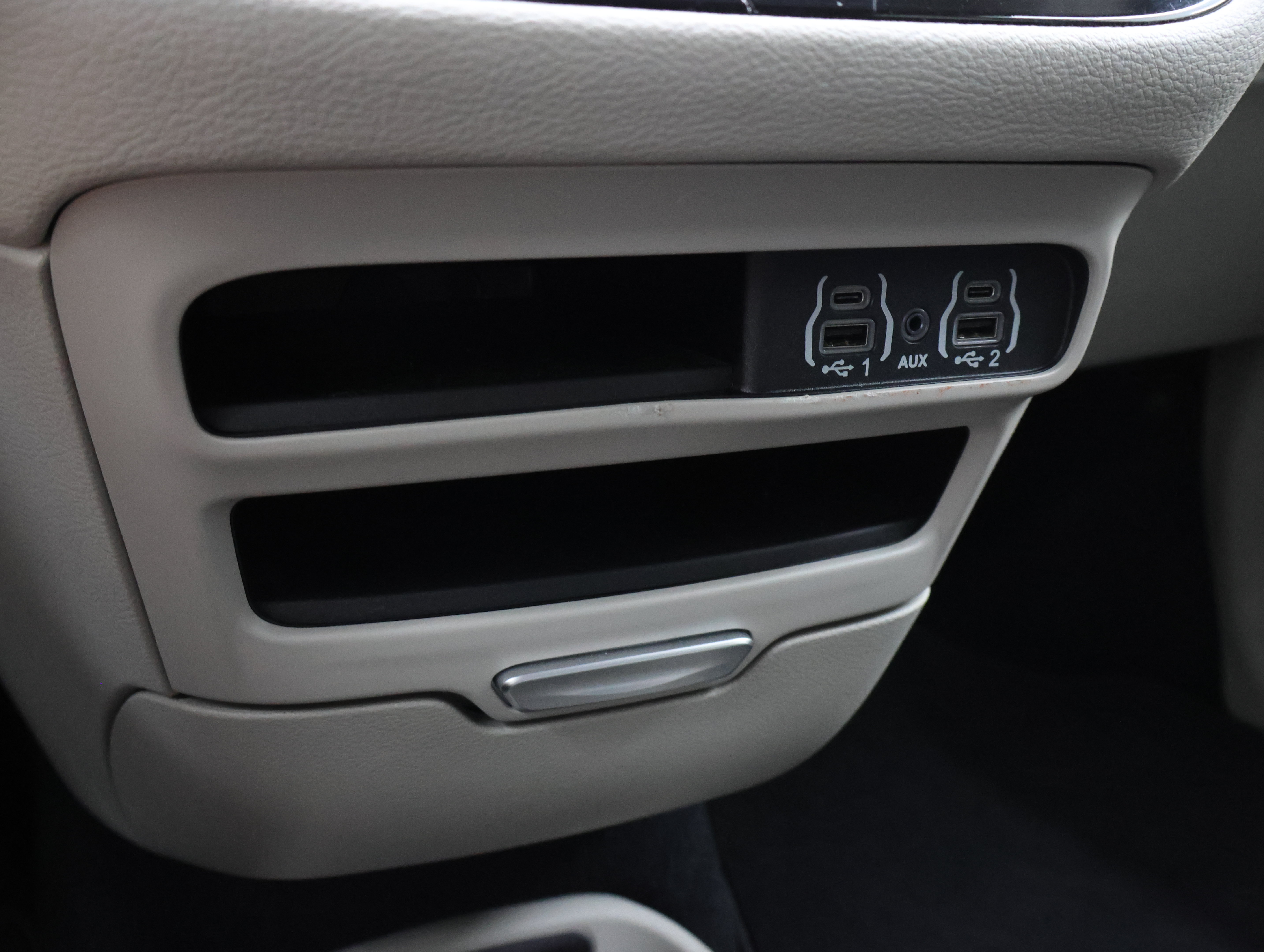 Used 2024 Chrysler Pacifica Touring-L FWD image 43