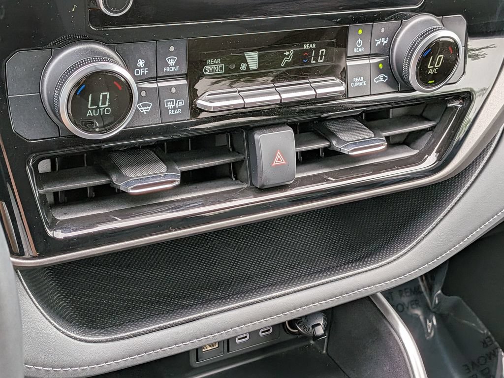 Used 2023 Toyota Highlander LE FWD image 25