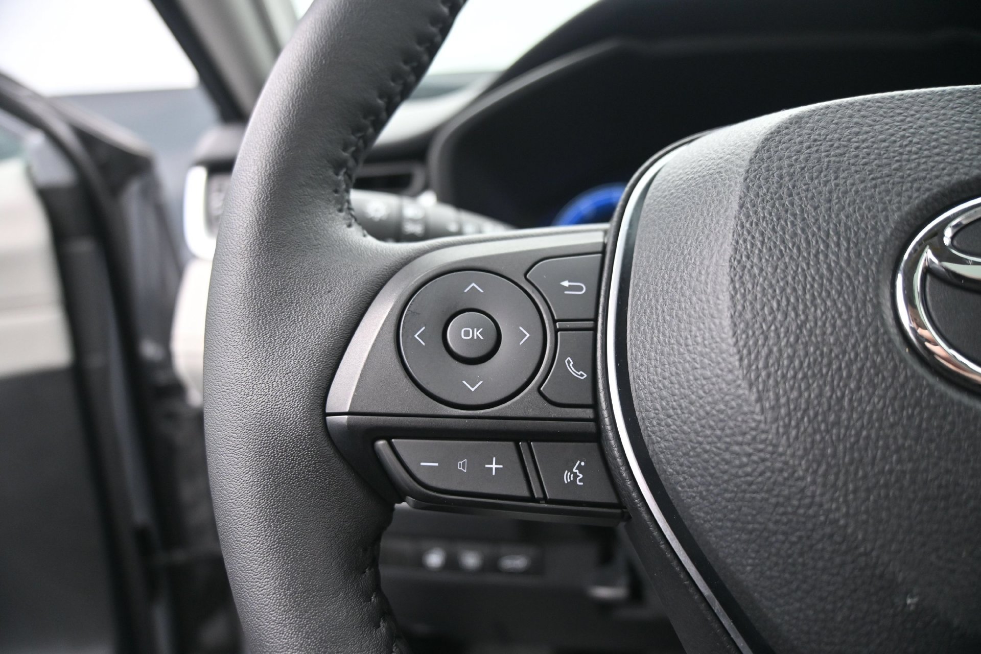 Used 2024 Toyota RAV4 Limited w/ Weather Package AWD/4WD image 25