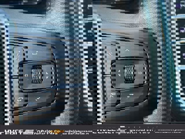 Used 2022 GMC Yukon SLT w/ SLT Premium Package image 15