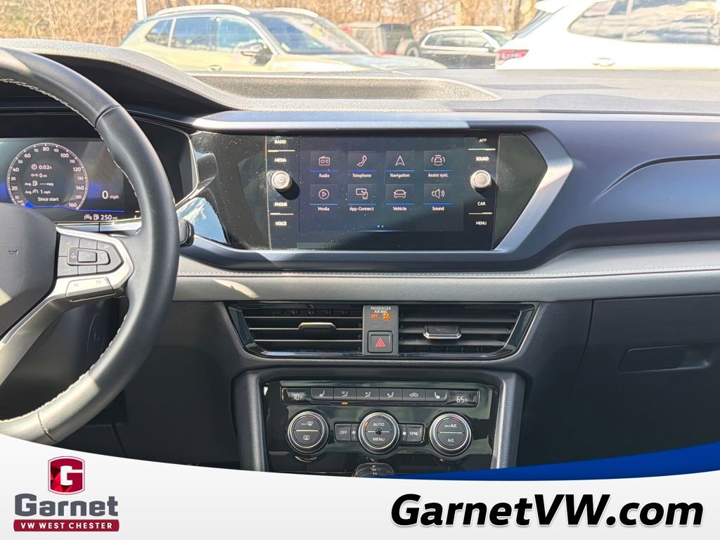 Certified 2024 Volkswagen Taos SE image 18