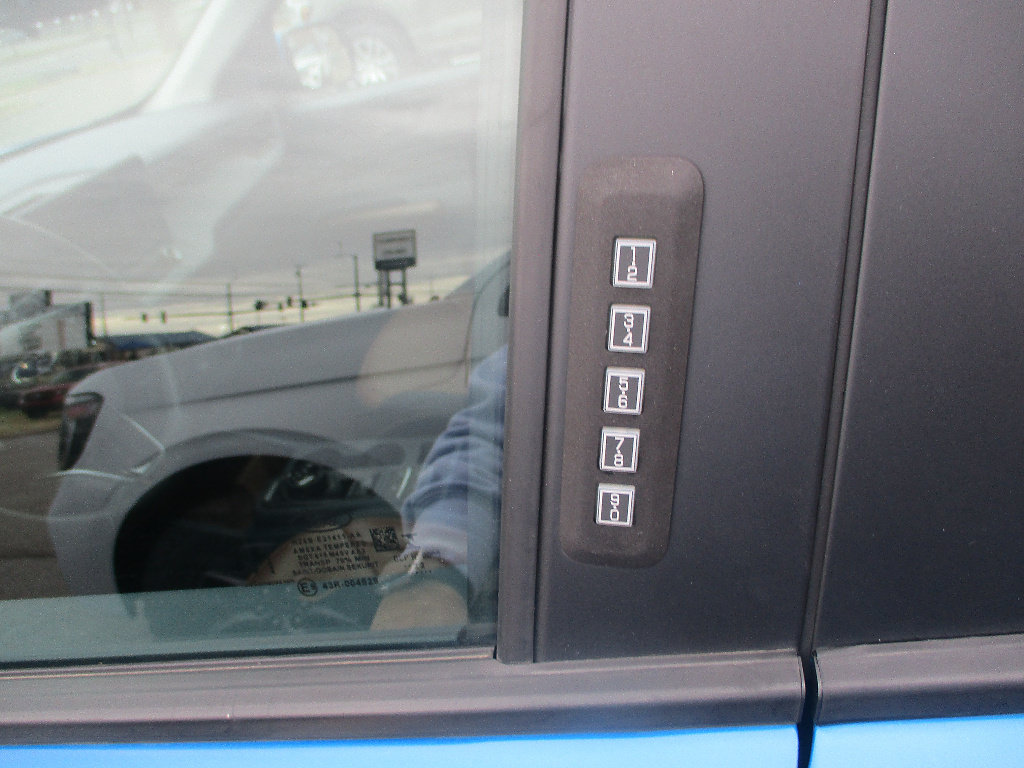 Used 2022 Ford Maverick Lariat FWD image 4