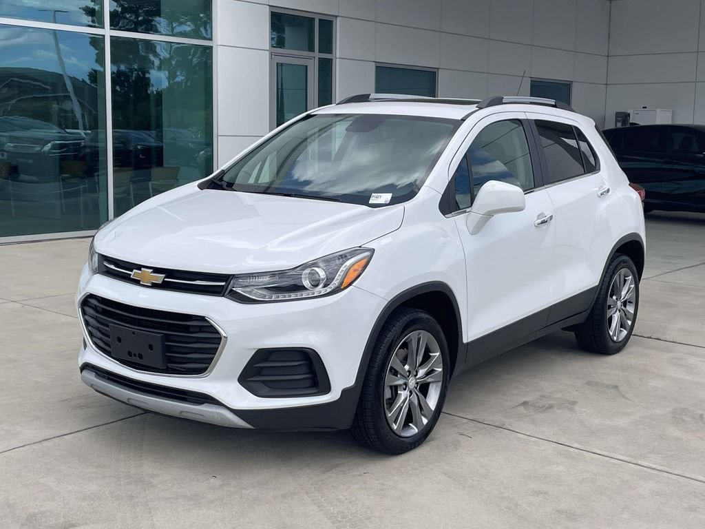 Used 2020 Chevrolet Trax LT w/ Sun & Sound Package AWD/4WD image 2