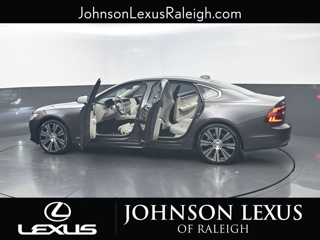 Used 2024 Volvo S90 B6 Ultimate image 28