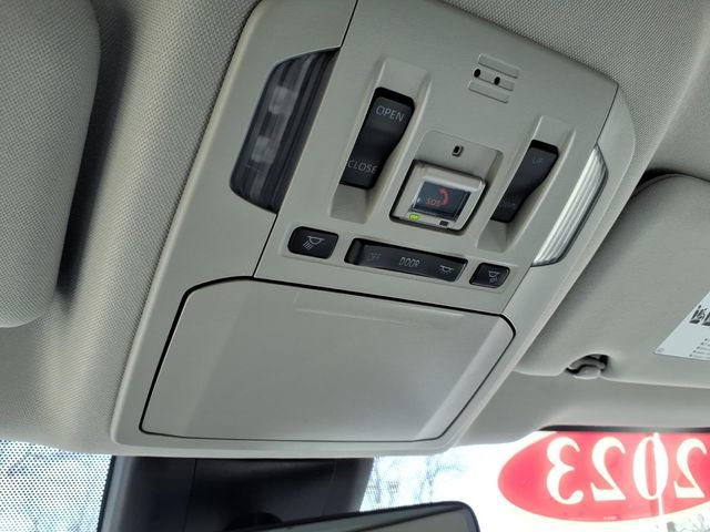 Used 2023 Toyota Highlander XLE AWD/4WD image 31