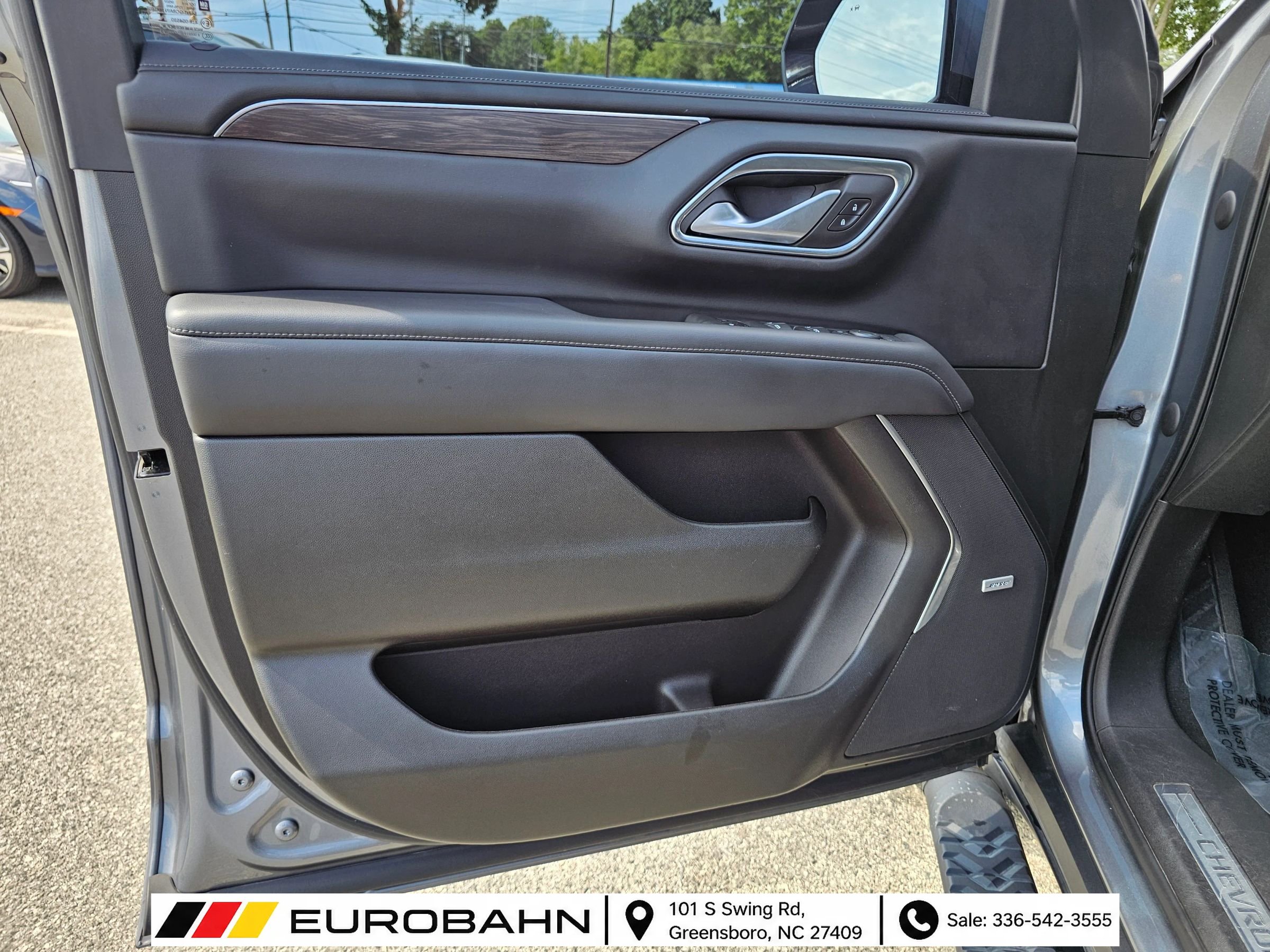 Used 2022 Chevrolet Tahoe Z71 w/ Z71 Off-Road Package AWD/4WD image 18