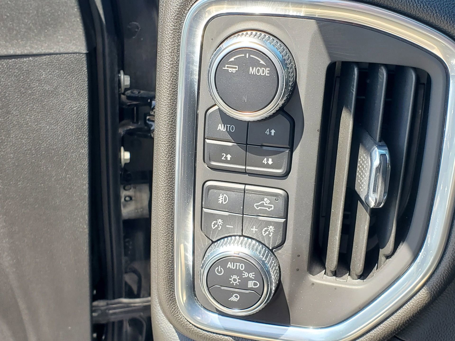 Used 2022 GMC Sierra 3500 Denali w/ Denali Ultimate Package image 22