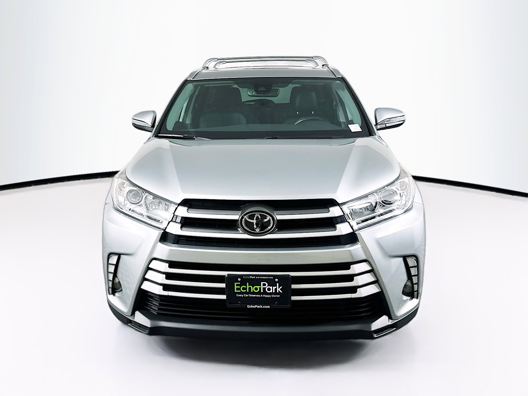Used 2019 Toyota Highlander XLE FWD image 2
