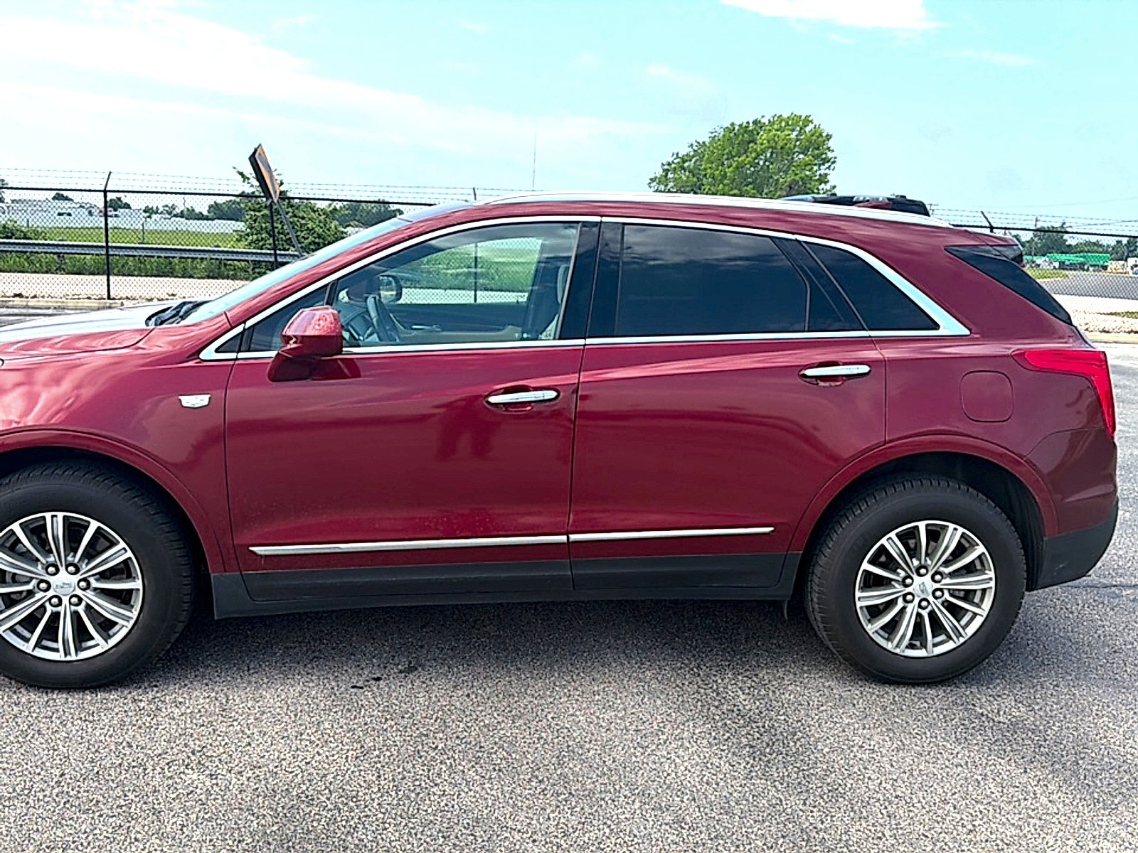 Used 2018 Cadillac XT5 Luxury w/ Driver Awareness Package AWD/4WD image 5