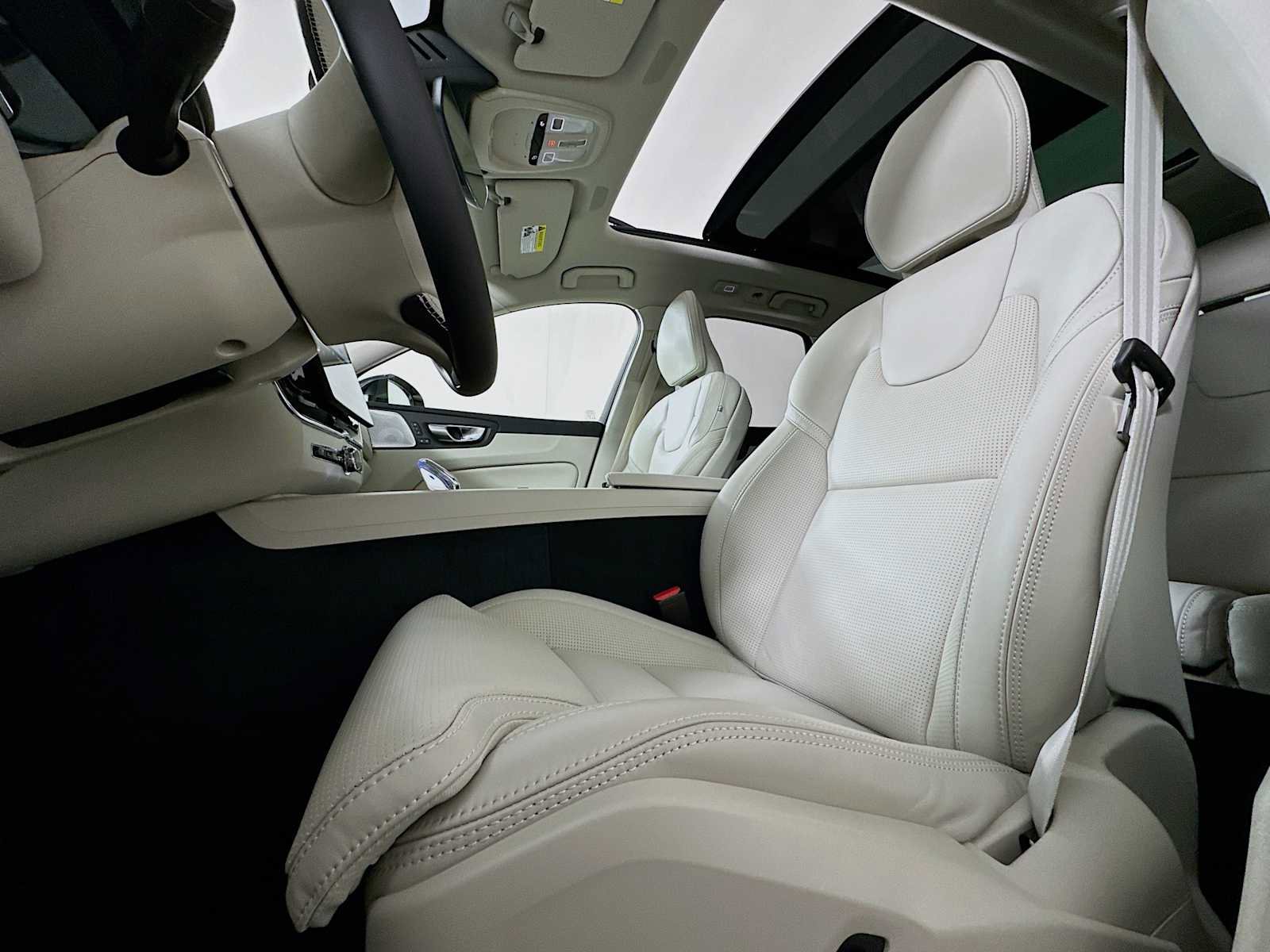 New 2026 Volvo XC60 B5 Ultra w/ Climate Package PRO image 19