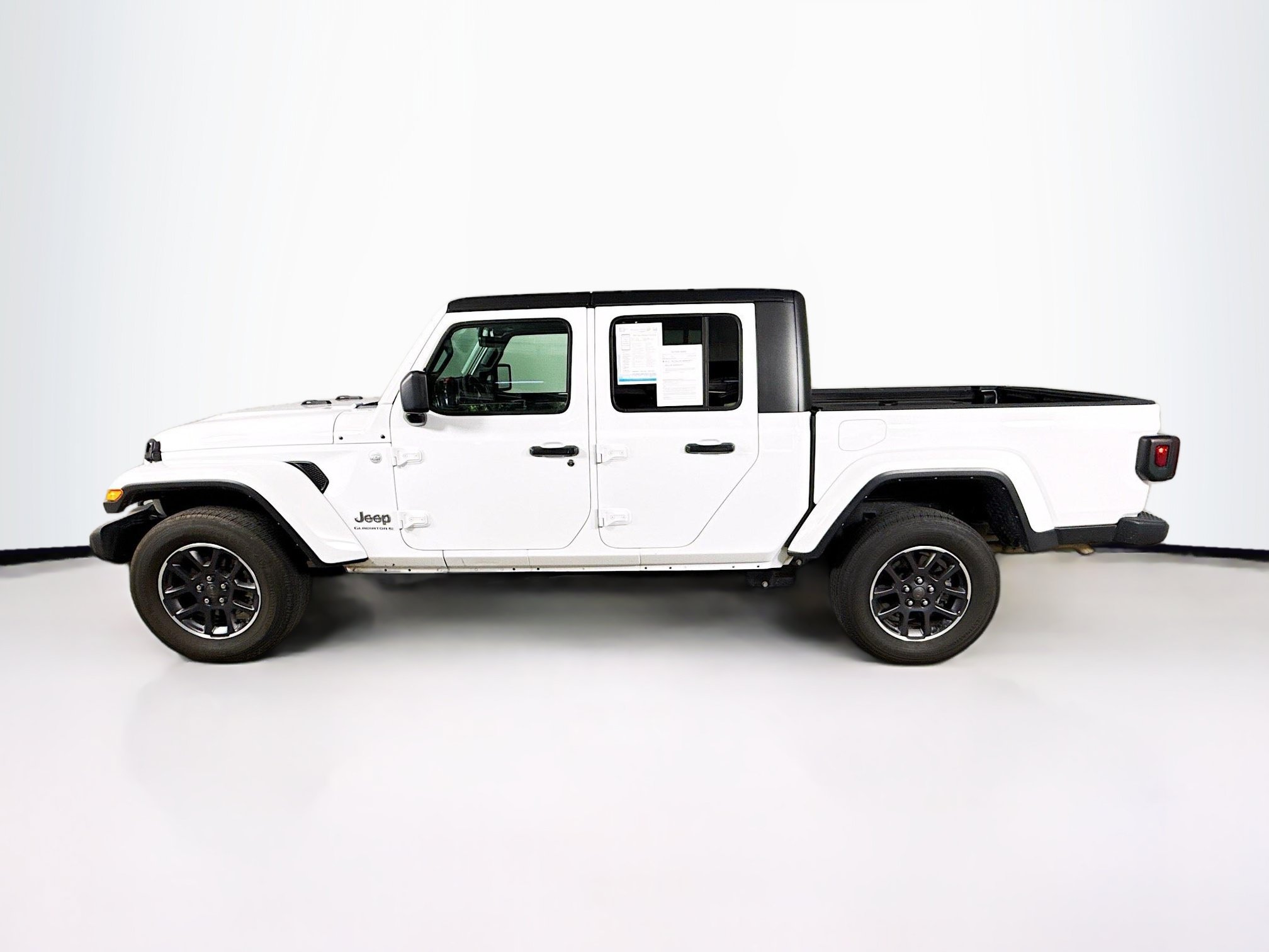 Used 2023 Jeep Gladiator Overland AWD/4WD image 7