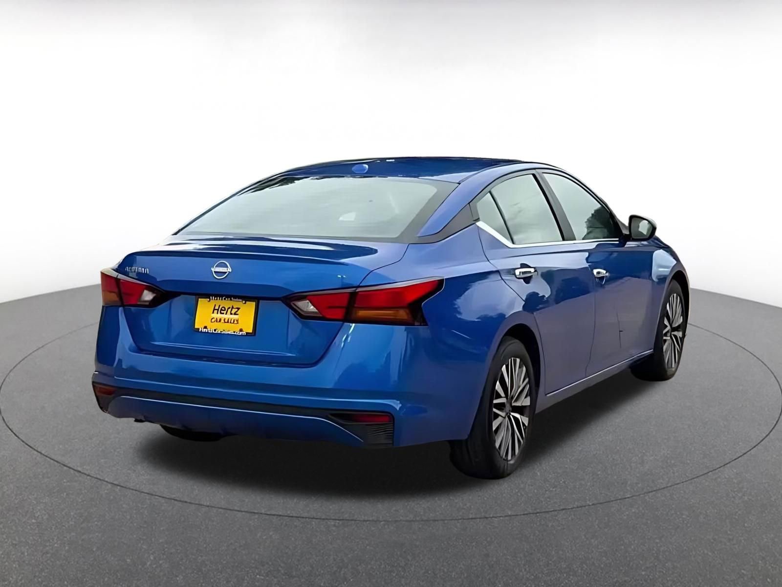 Used 2025 Nissan Altima 2.5 SV FWD image 14