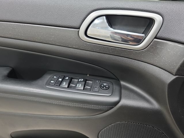 Used 2018 Jeep Grand Cherokee Altitude AWD/4WD image 28