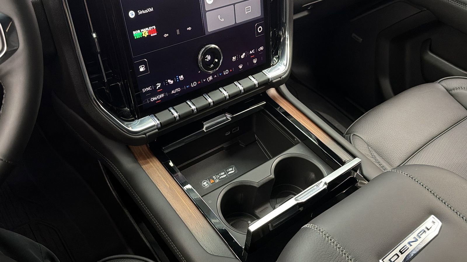 Used 2026 GMC Yukon Denali w/ Sun & Power Step Package AWD/4WD image 35