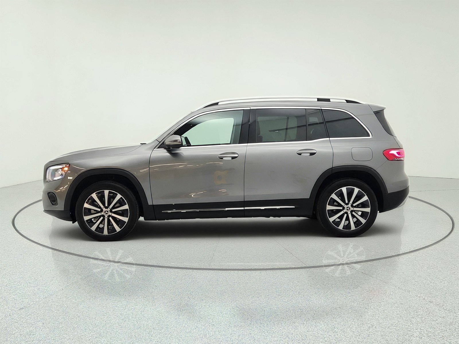 Used 2023 Mercedes-Benz GLB 250 image 8