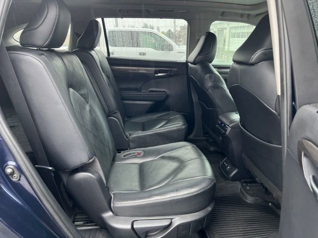 Used 2020 Toyota Highlander Platinum image 12